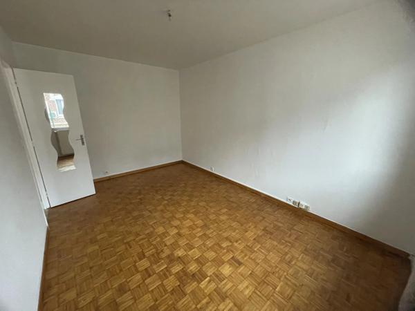 Location                                                      Appartement
                        
                     2 pièces                      42 m2                     à Saint-Quentin