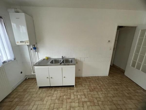 Location                                                      Appartement
                        
                     2 pièces                      42 m2                     à Saint-Quentin