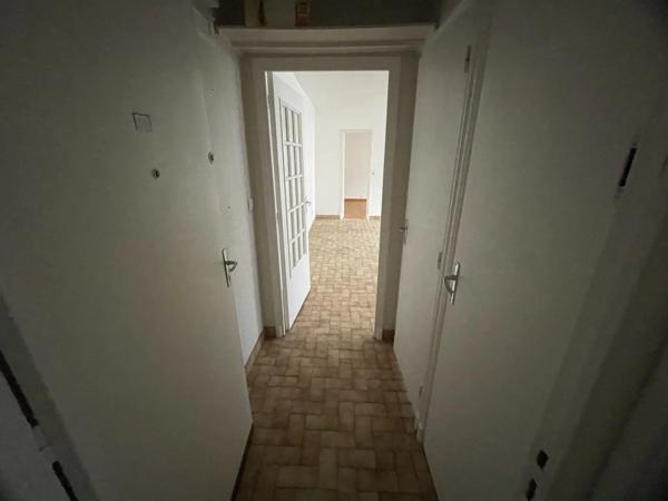 Location                                                      Appartement
                        
                     2 pièces                      42 m2                     à Saint-Quentin