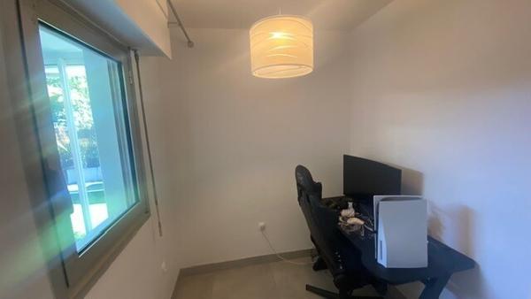 Beau 2 pièces + bureau entièrement refait à neuf 150m de la mer jardin