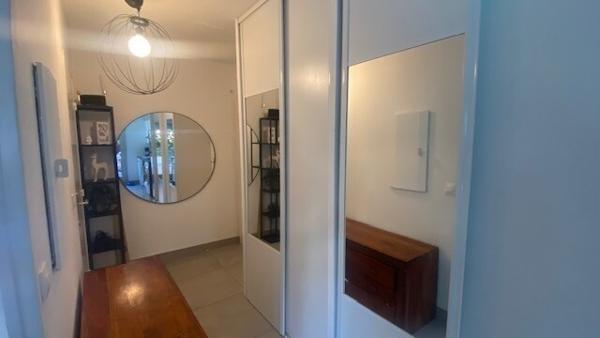 Beau 2 pièces + bureau entièrement refait à neuf 150m de la mer jardin