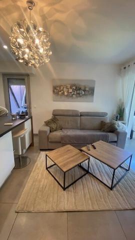 Beau 2 pièces + bureau entièrement refait à neuf 150m de la mer jardin