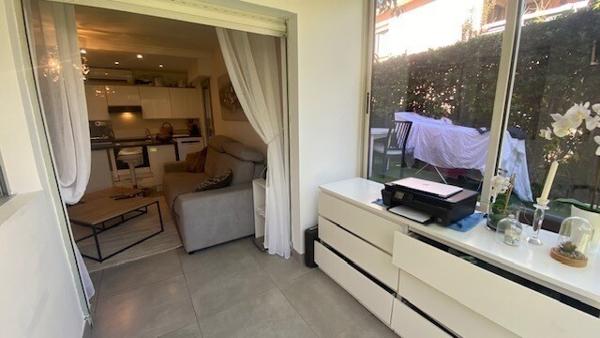 Beau 2 pièces + bureau entièrement refait à neuf 150m de la mer jardin