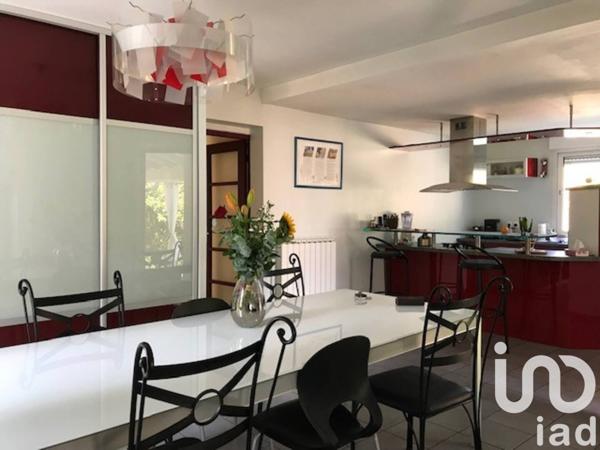 Maison 7 pièces de 181 m² à Martignas-sur-Jalle (33127)