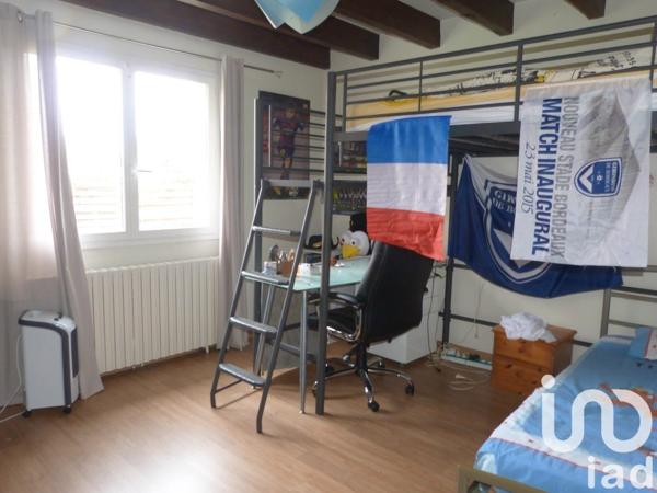 Maison 7 pièces de 181 m² à Martignas-sur-Jalle (33127)