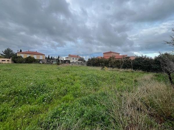 Magnifique terrain de 700 m² très bien placé proche du centre de village LIBRE CONSTRUCTEUR