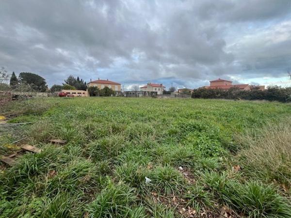 Magnifique terrain de 700 m² très bien placé proche du centre de village LIBRE CONSTRUCTEUR