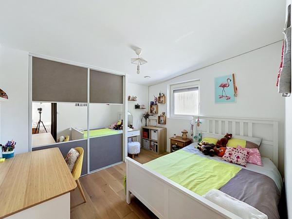GUILERS : Maison aux lignes contemporaines à tendance passive