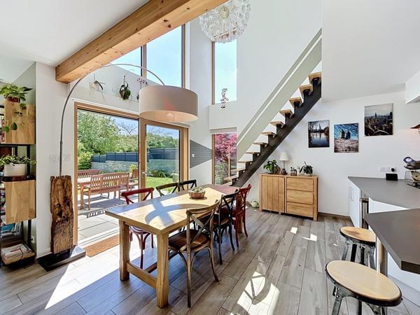 GUILERS : Maison aux lignes contemporaines à tendance passive