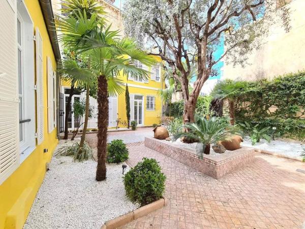A vendre à Cannes, belle maison de ville rénovée