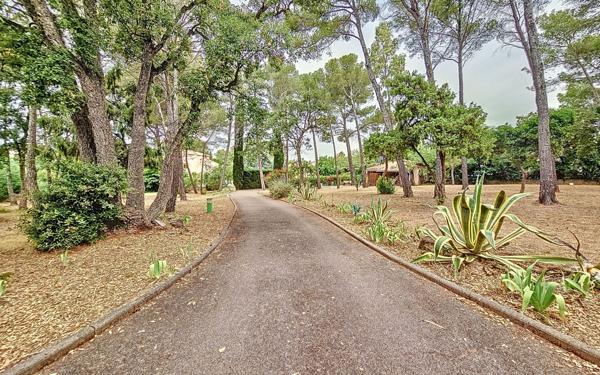 Maison à vendre    4 pièces • 149,98 m2 Saint-Raphaël