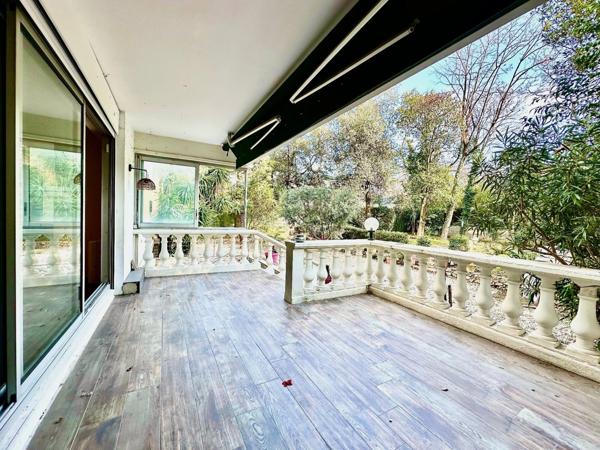 MARSEILLE 9EME, T5 de 174m2 +2 Terrasses + 500m2 de Jardin+ Place de Parking