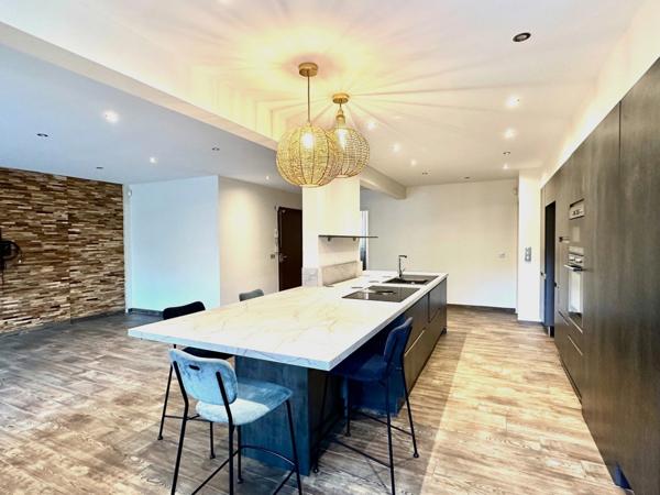 MARSEILLE 9EME, T5 de 174m2 +2 Terrasses + 500m2 de Jardin+ Place de Parking