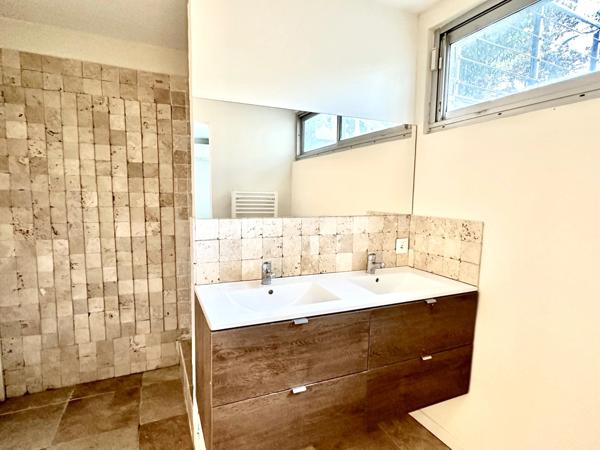 MARSEILLE 9EME, T5 de 174m2 +2 Terrasses + 500m2 de Jardin+ Place de Parking