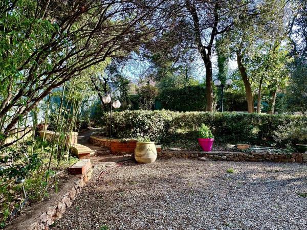 MARSEILLE 9EME, T5 de 174m2 +2 Terrasses + 500m2 de Jardin+ Place de Parking