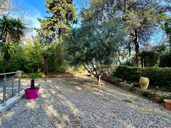 MARSEILLE 9EME, T5 de 174m2 +2 Terrasses + 500m2 de Jardin+ Place de Parking