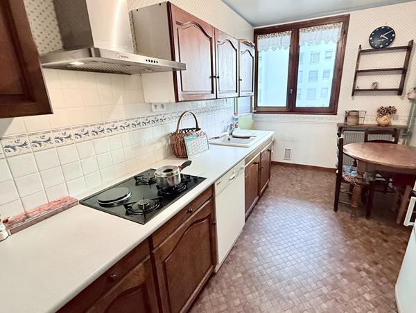 Appartement Chaville 5 pièce(s) 95 m2 3 chambres 2 balcons parking sous-sol cave étage ascenseur