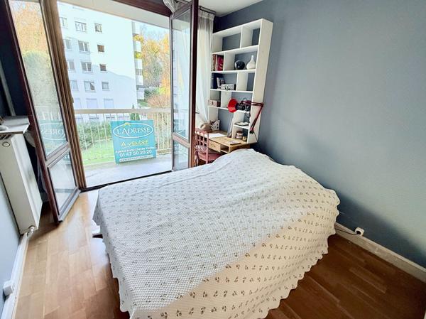 Appartement Chaville 5 pièce(s) 95 m2 3 chambres 2 balcons parking sous-sol cave étage ascenseur