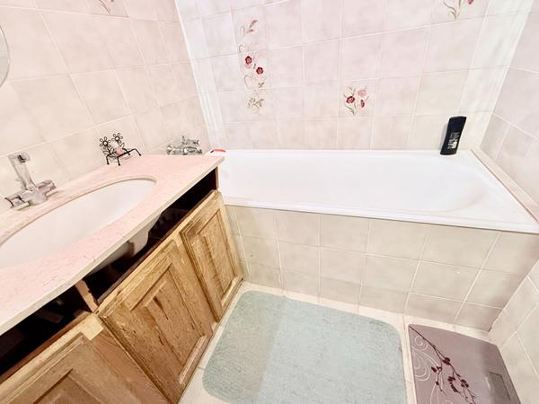 Appartement Chaville 5 pièce(s) 95 m2 3 chambres 2 balcons parking sous-sol cave étage ascenseur