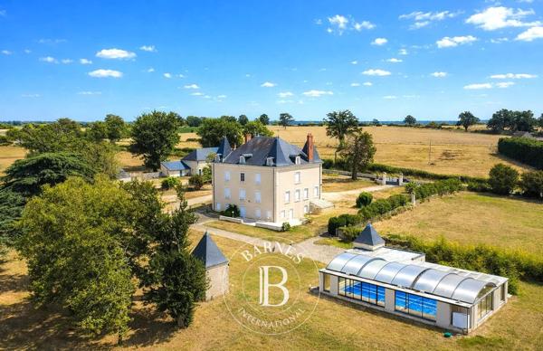 Montmorillon, Manoir 12 Chambres -  665 m² à vendre