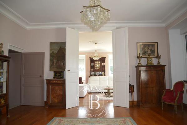 Montmorillon, Manoir 12 Chambres -  665 m² à vendre