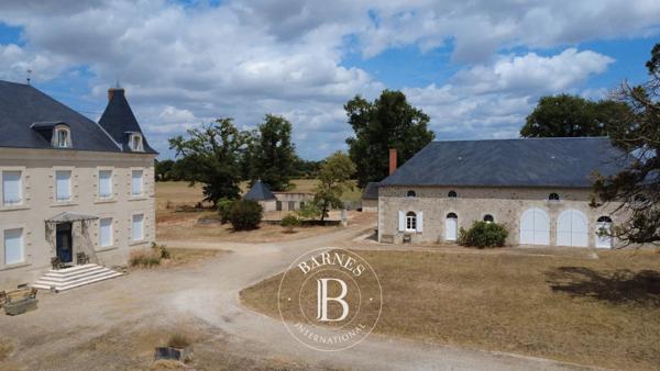 Montmorillon, Manoir 12 Chambres -  665 m² à vendre
