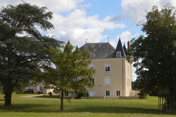 Montmorillon, Manoir 12 Chambres -  665 m² à vendre