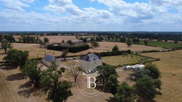 Montmorillon, Manoir 12 Chambres -  665 m² à vendre