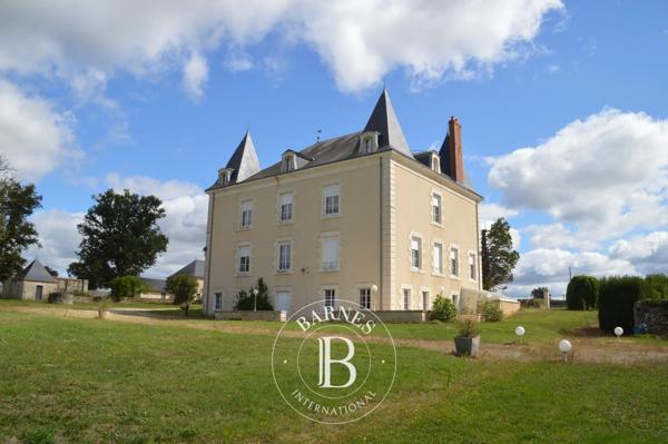 Montmorillon, Manoir 12 Chambres -  665 m² à vendre