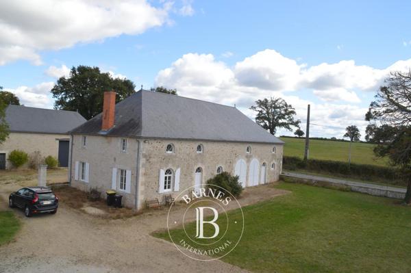 Montmorillon, Manoir 12 Chambres -  665 m² à vendre