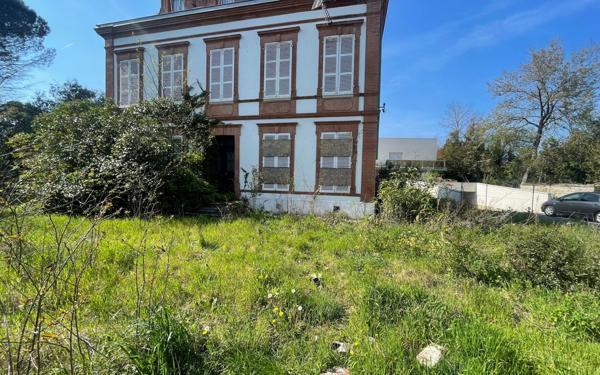 Maison à vendre    8 pièces •  Toulouse
