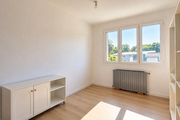Maison Imphy 4 pièces, 3 chambres, proches commodités, lumineuse, garage, sous-sol