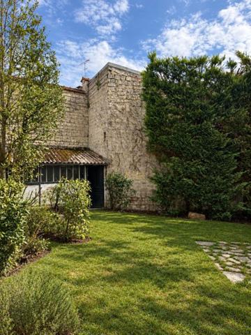 LOCATION CENTRE DU VÉSINET – RARE SUR LE SECTEUR – MAISON AVEC STUDIO INDÉPENDANT