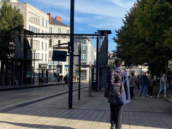 44000 NANTES - SALON DE COIFFURE 8 POSTES,  QUARTIER BRETAGNE