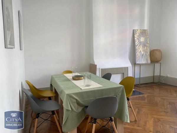 Appartement à louer 6 pièces 177m²