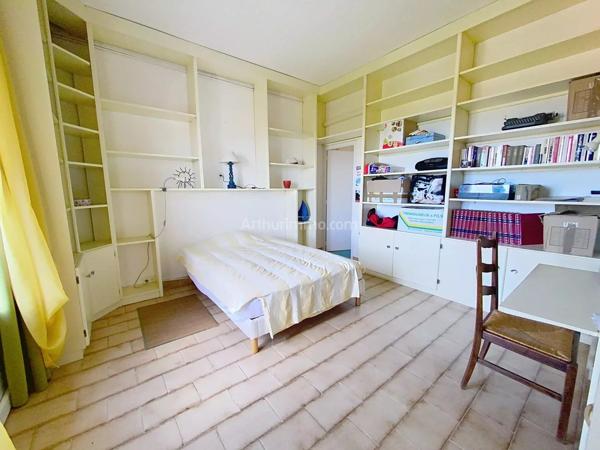 Vente                                                      Maison de village
                        
                     5 pièces                      144 m2                     à Lumio