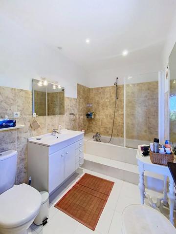 Vente                                                      Maison de village
                        
                     5 pièces                      144 m2                     à Lumio