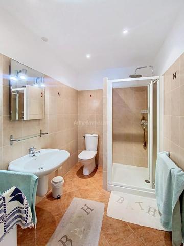 Vente                                                      Maison de village
                        
                     5 pièces                      144 m2                     à Lumio