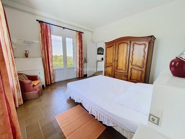 Vente                                                      Maison de village
                        
                     5 pièces                      144 m2                     à Lumio