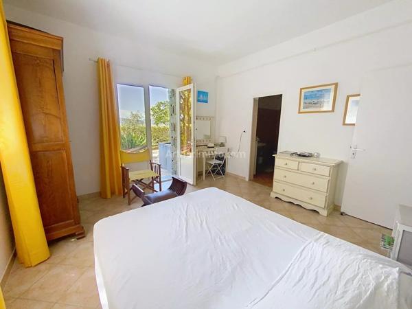 Vente                                                      Maison de village
                        
                     5 pièces                      144 m2                     à Lumio