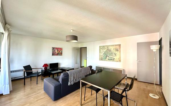 Appartement à louer    2 pièces • 58 m2 Bordeaux