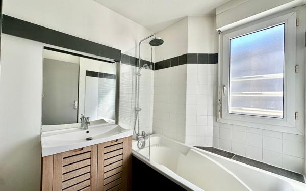 Appartement à louer    2 pièces • 58 m2 Bordeaux