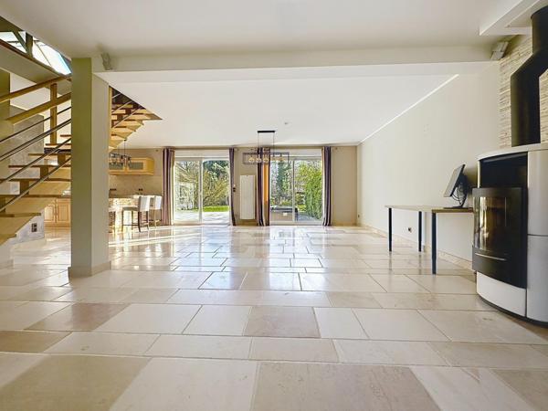 194 m² de volumes au cœur de la nature ...