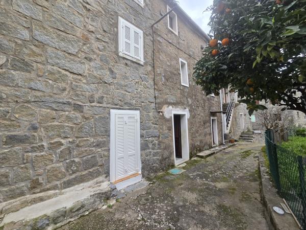 Petit prix en Corse-du-Sud : T2 à rénover dans maison de village à Sollacaro Sollacaro (20140)