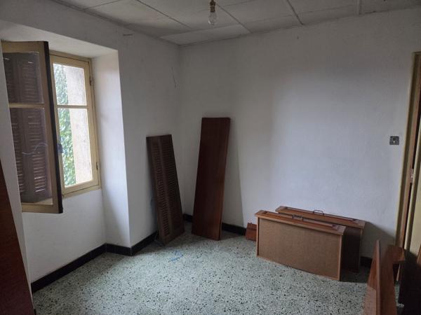 Petit prix en Corse-du-Sud : T2 à rénover dans maison de village à Sollacaro Sollacaro (20140)