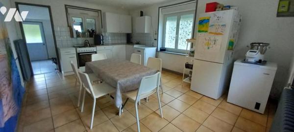 BRIOUZE 2kms tous commerces: Maison d'environ 98 m² habitable sur 749 m² de terrain