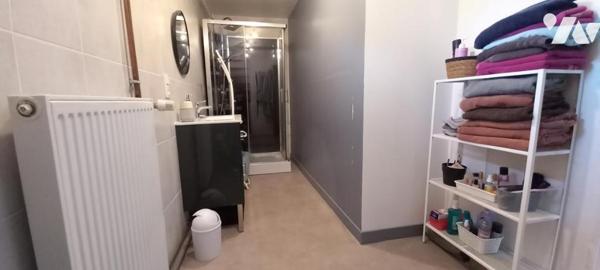 BRIOUZE 2kms tous commerces: Maison d'environ 98 m² habitable sur 749 m² de terrain