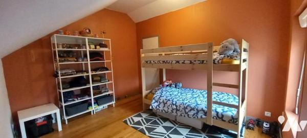 BRIOUZE 2kms tous commerces: Maison d'environ 98 m² habitable sur 749 m² de terrain