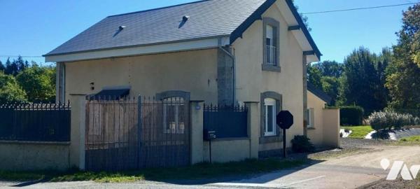 BRIOUZE 2kms tous commerces: Maison d'environ 98 m² habitable sur 749 m² de terrain