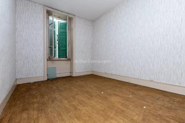 Vente                                                      Immeuble
                        
                     6 pièces                      130 m2                     à Les Avenières Veyrins-Thuellin